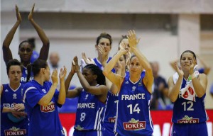 2048x1536-fit_equipe-france-feminine-basket-apres-victoire-contre-roumanie-timosoara-cadre-euro-2016-14-juin-2015